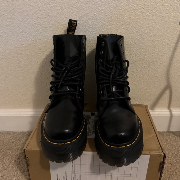 Dr Martens platform boot - Picture 1 of 5
